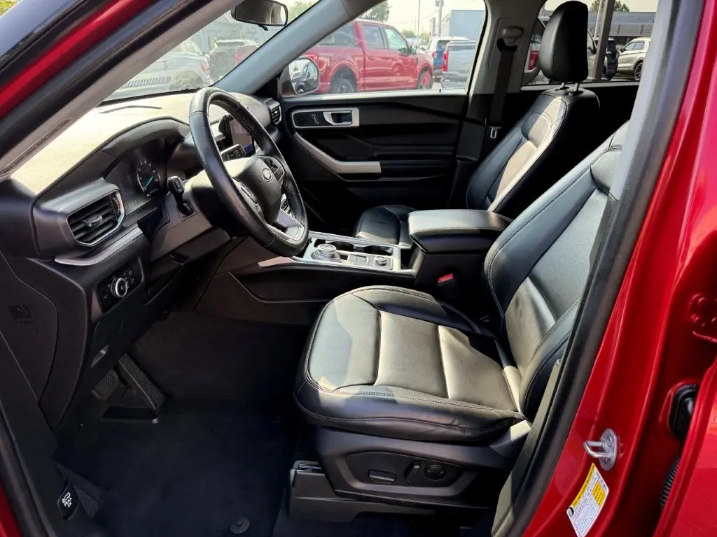 2023 Ford Explorer - $25,998