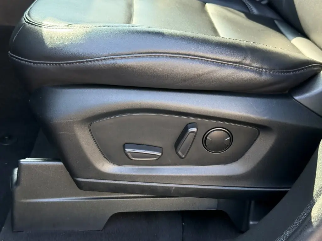 2023 Ford Explorer - $25,998