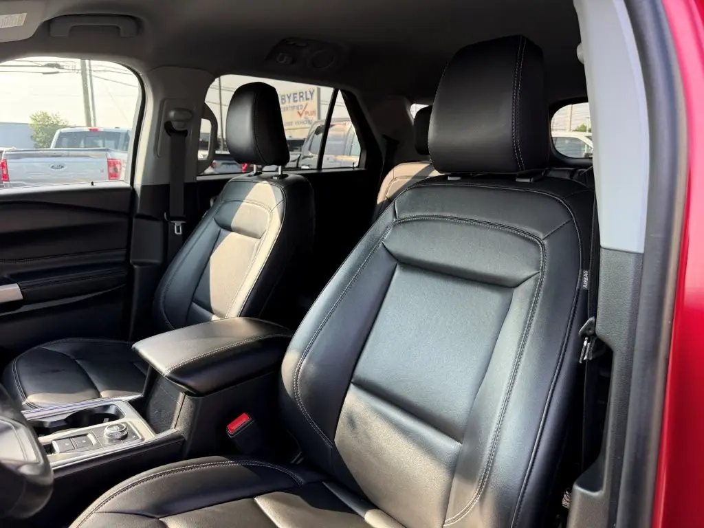 2023 Ford Explorer - $25,998