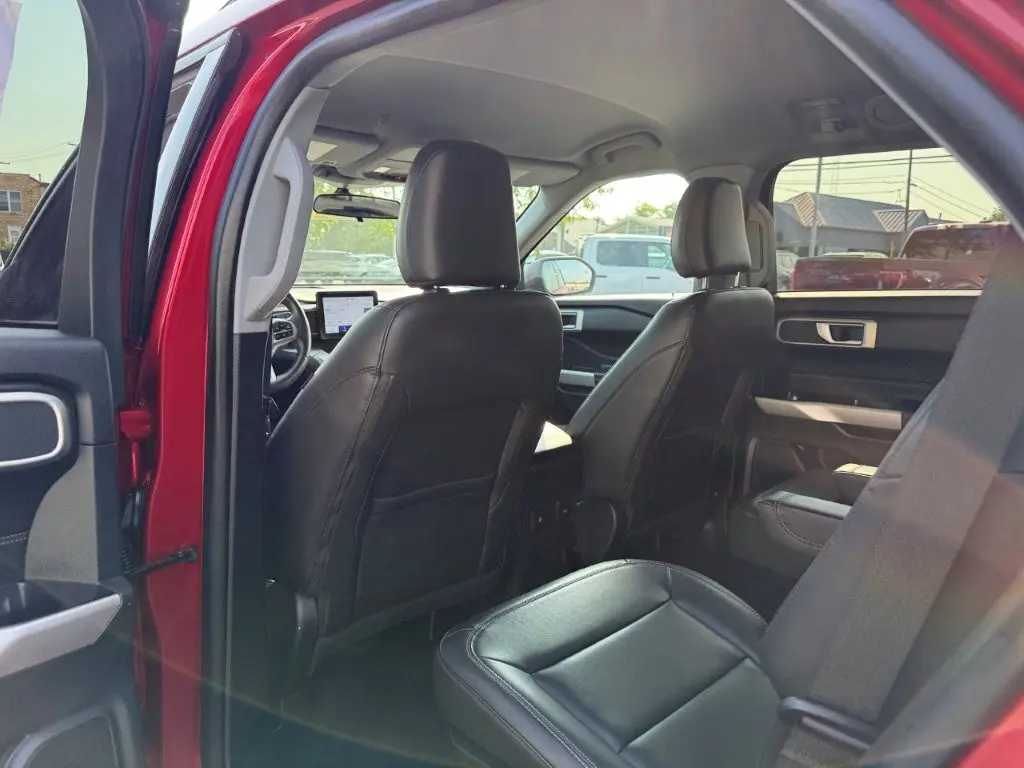 2023 Ford Explorer - $25,998
