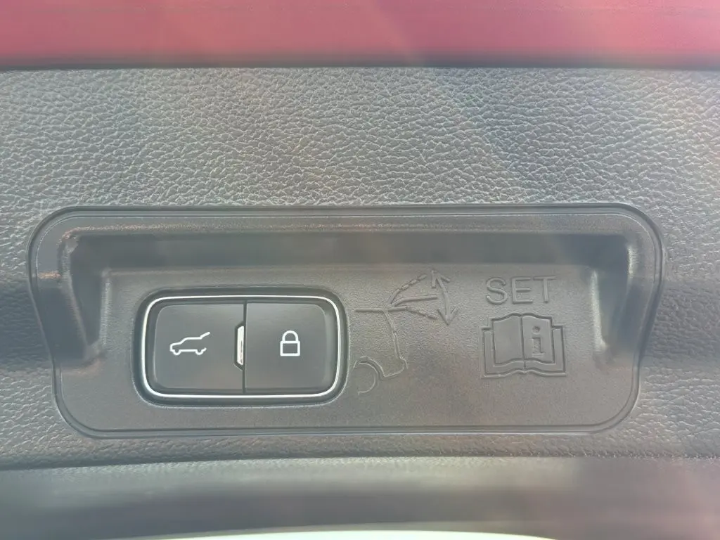2023 Ford Explorer - $25,998