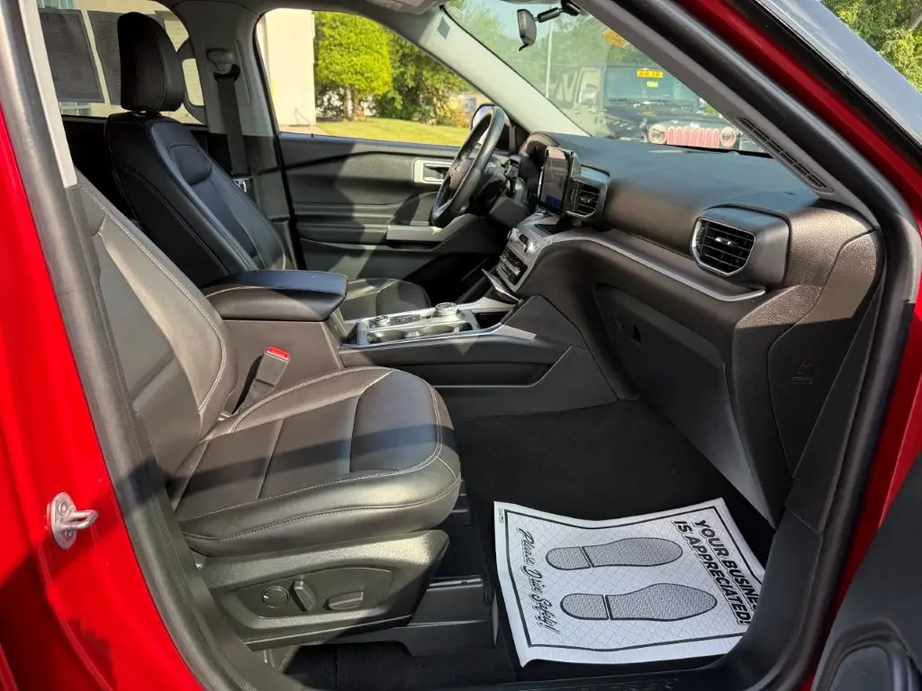 2023 Ford Explorer - $25,998