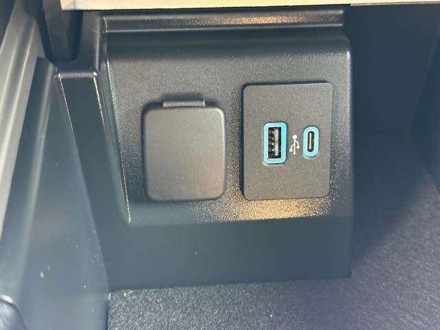 2022 Ford Explorer - $28,995