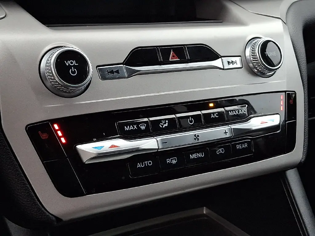 2023 Ford Explorer - $29,200
