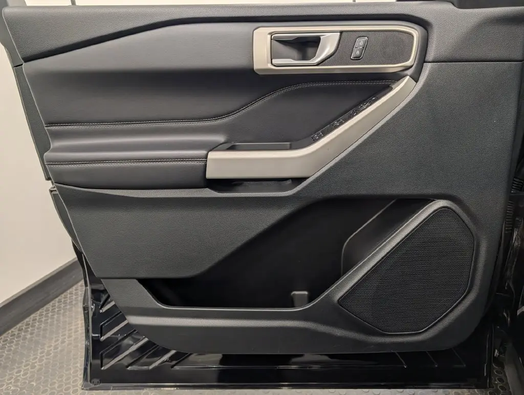 2023 Ford Explorer - $29,900