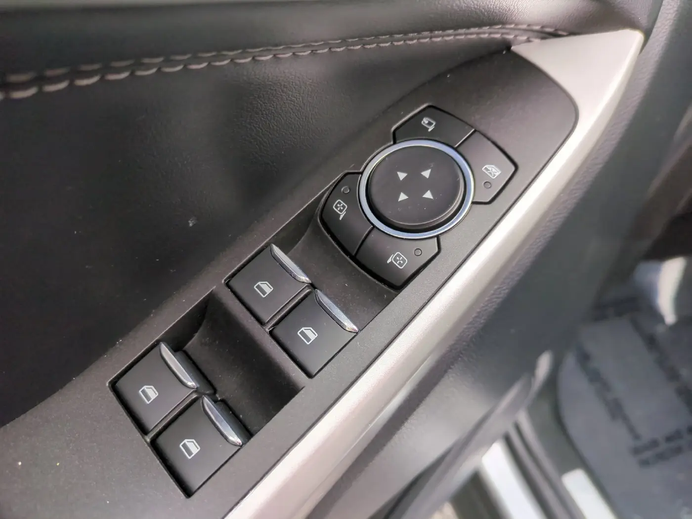 2022 Ford Explorer - $29,290