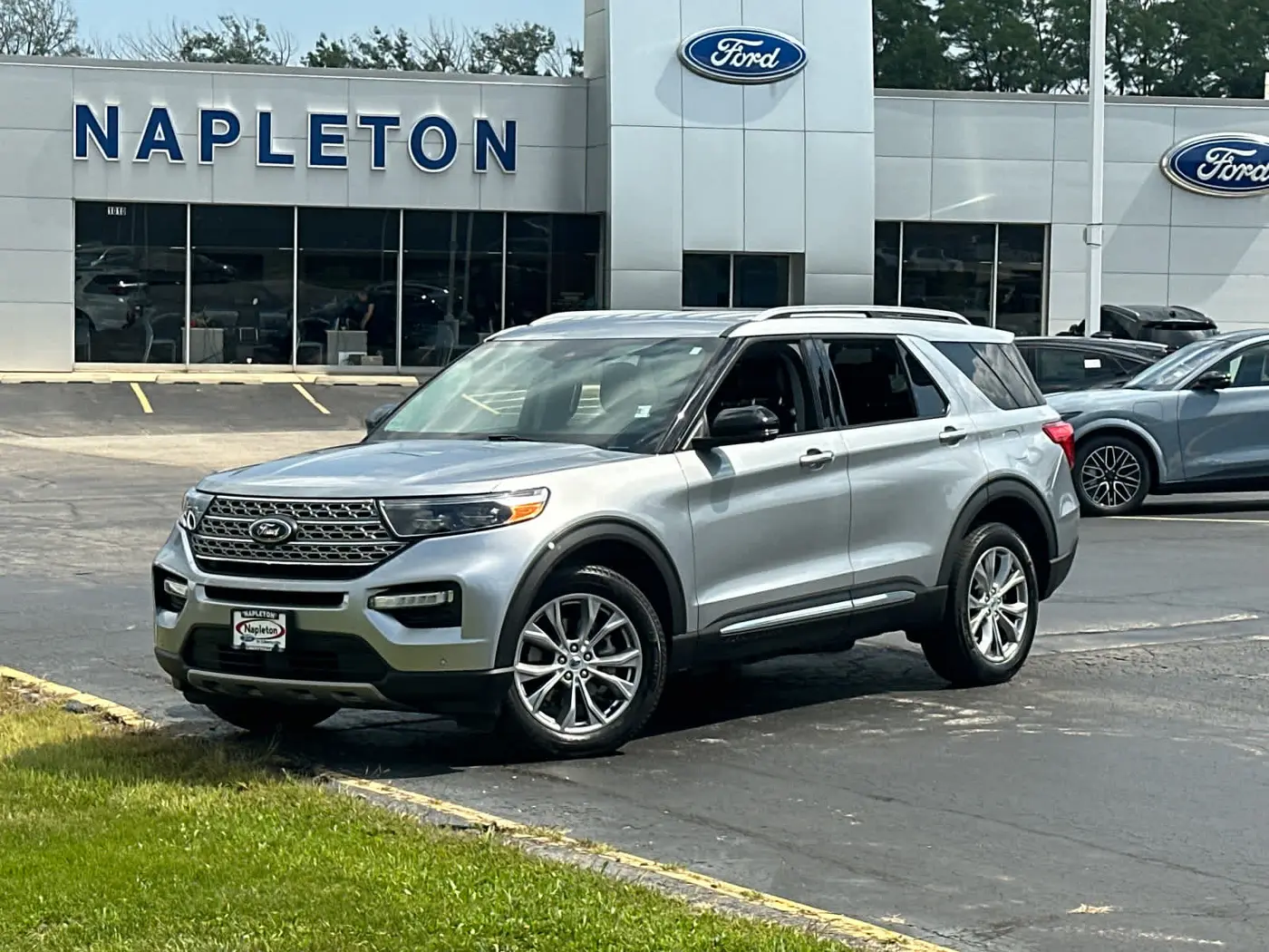 2022 Ford Explorer - $27,990