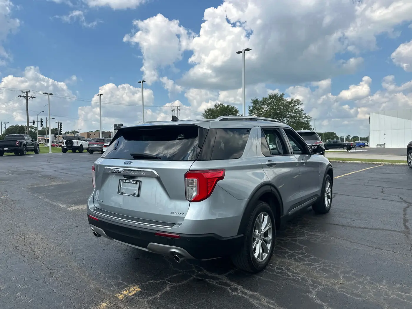 2022 Ford Explorer - $27,990