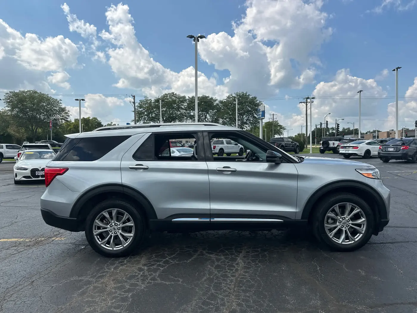 2022 Ford Explorer - $27,990