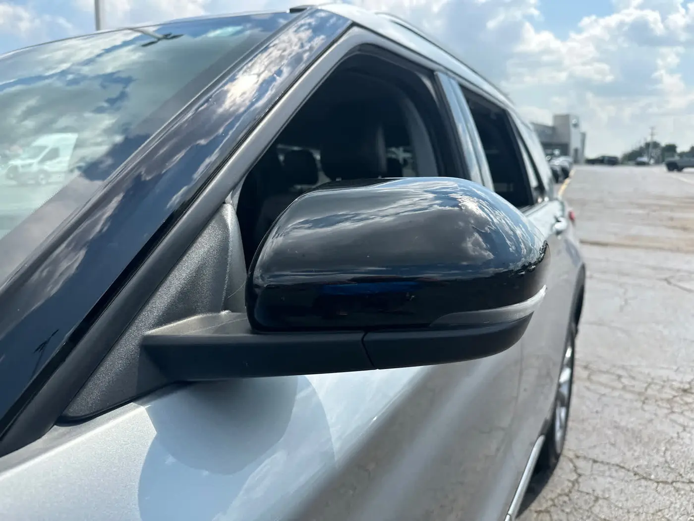 2022 Ford Explorer - $27,990