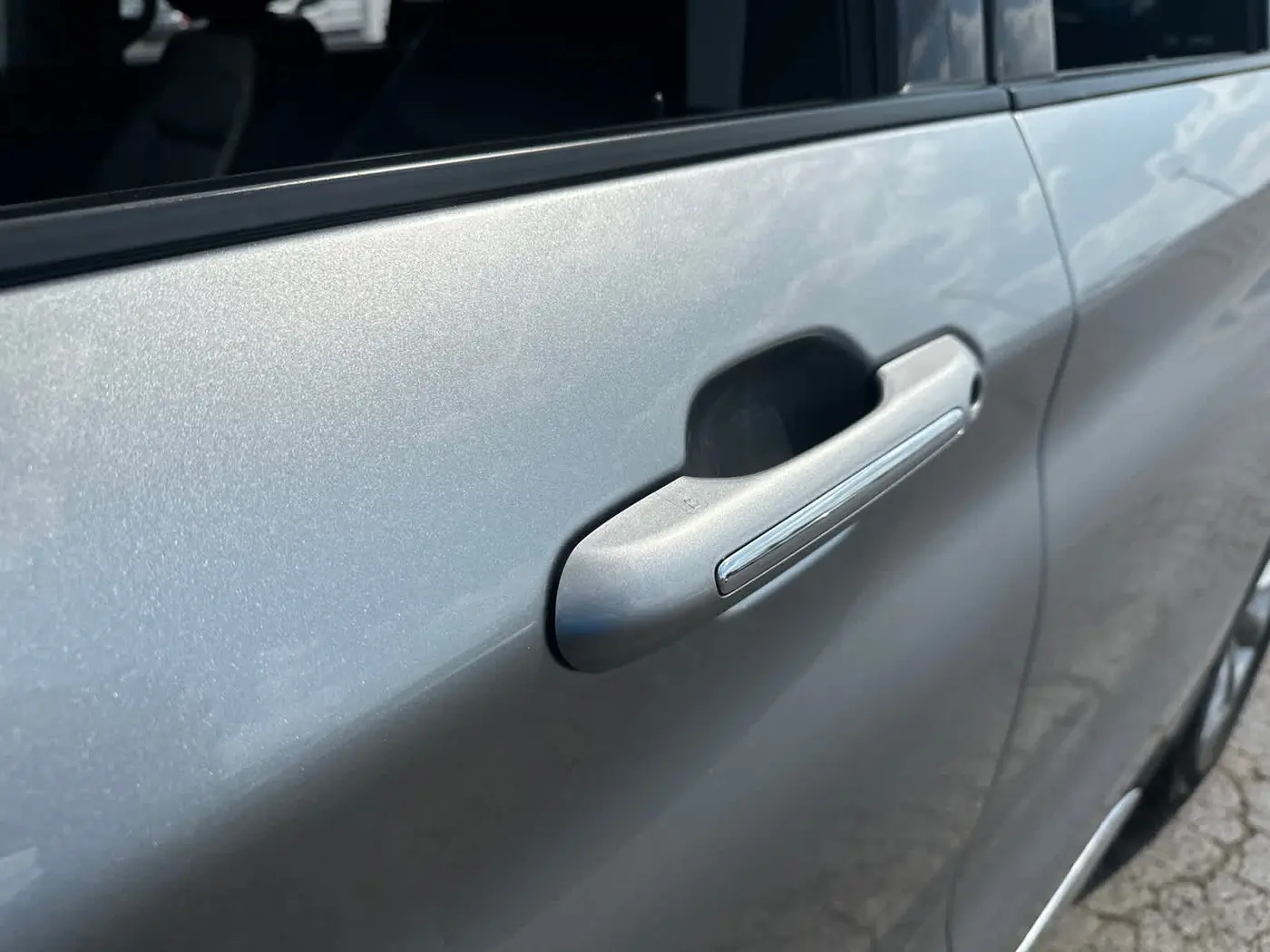 2022 Ford Explorer - $27,990