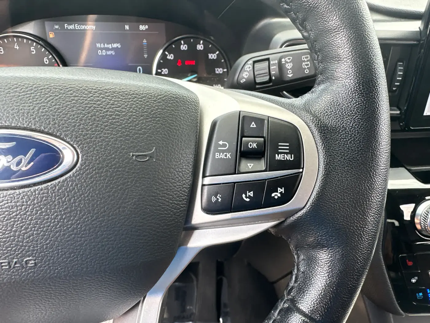 2022 Ford Explorer - $27,990