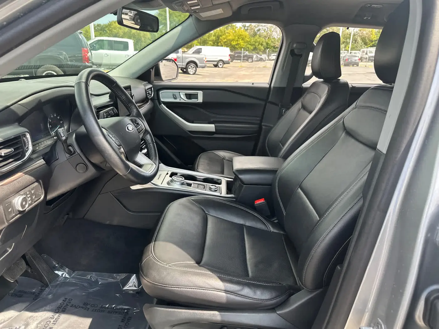 2022 Ford Explorer - $27,990