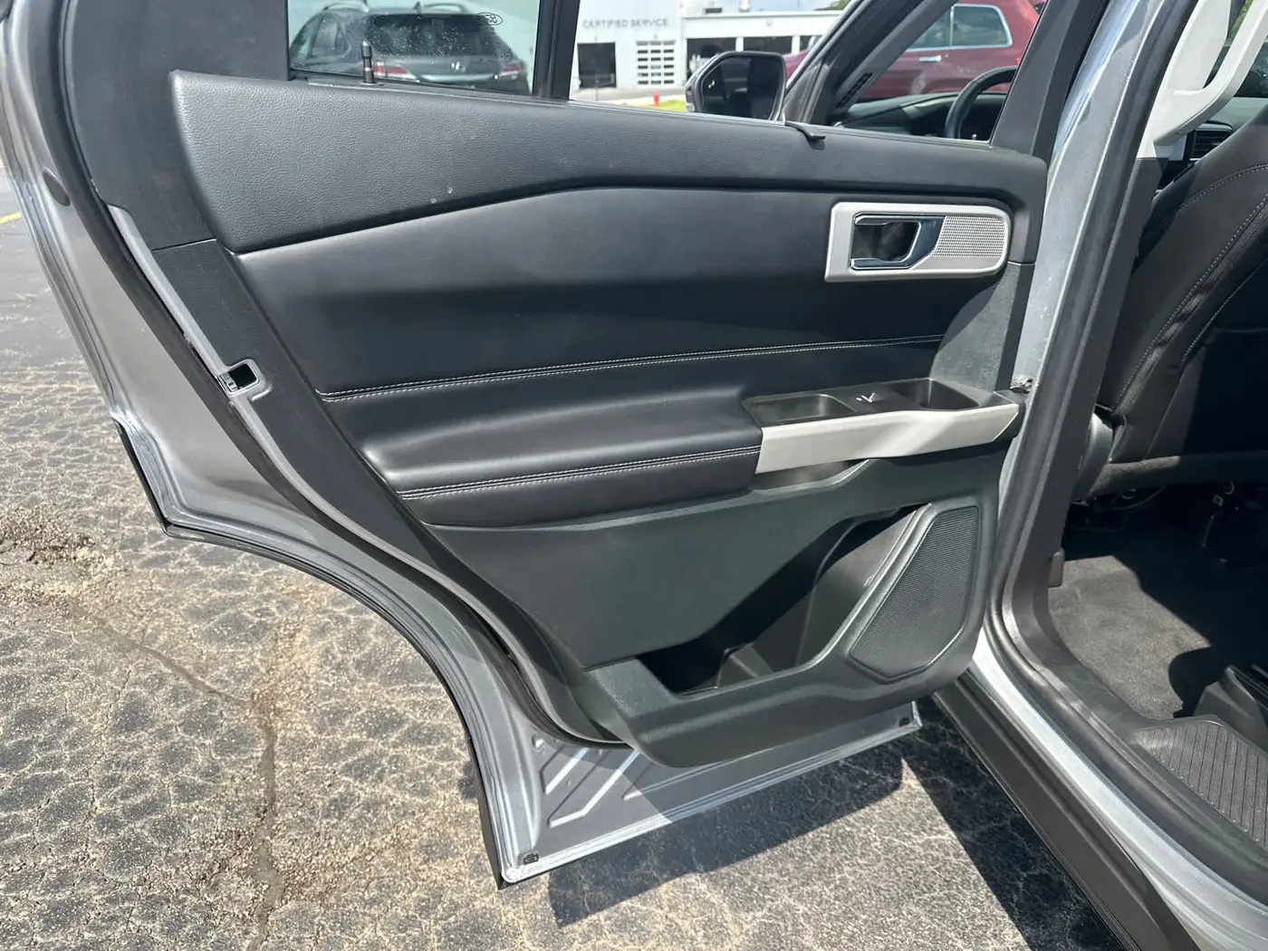2022 Ford Explorer - $27,990