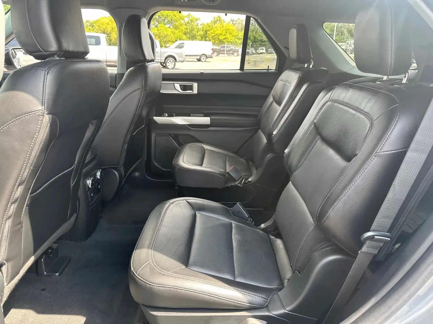 2022 Ford Explorer - $27,990