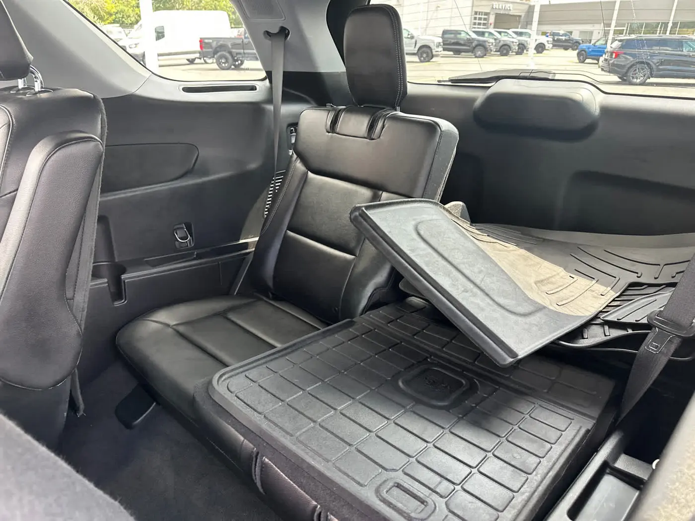 2022 Ford Explorer - $27,990