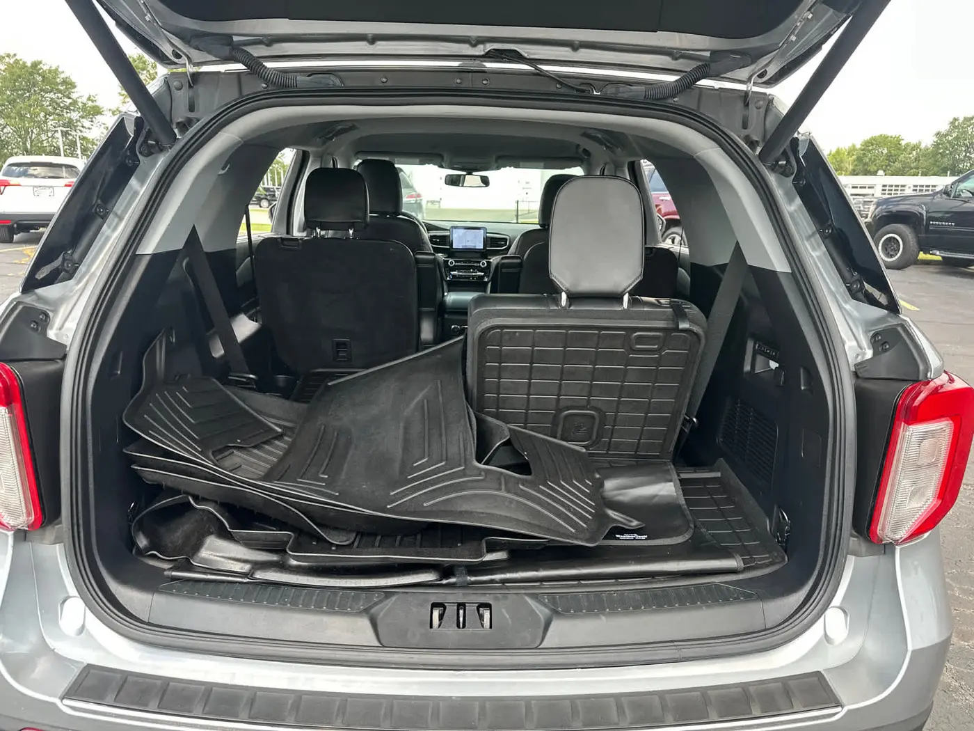 2022 Ford Explorer - $27,990