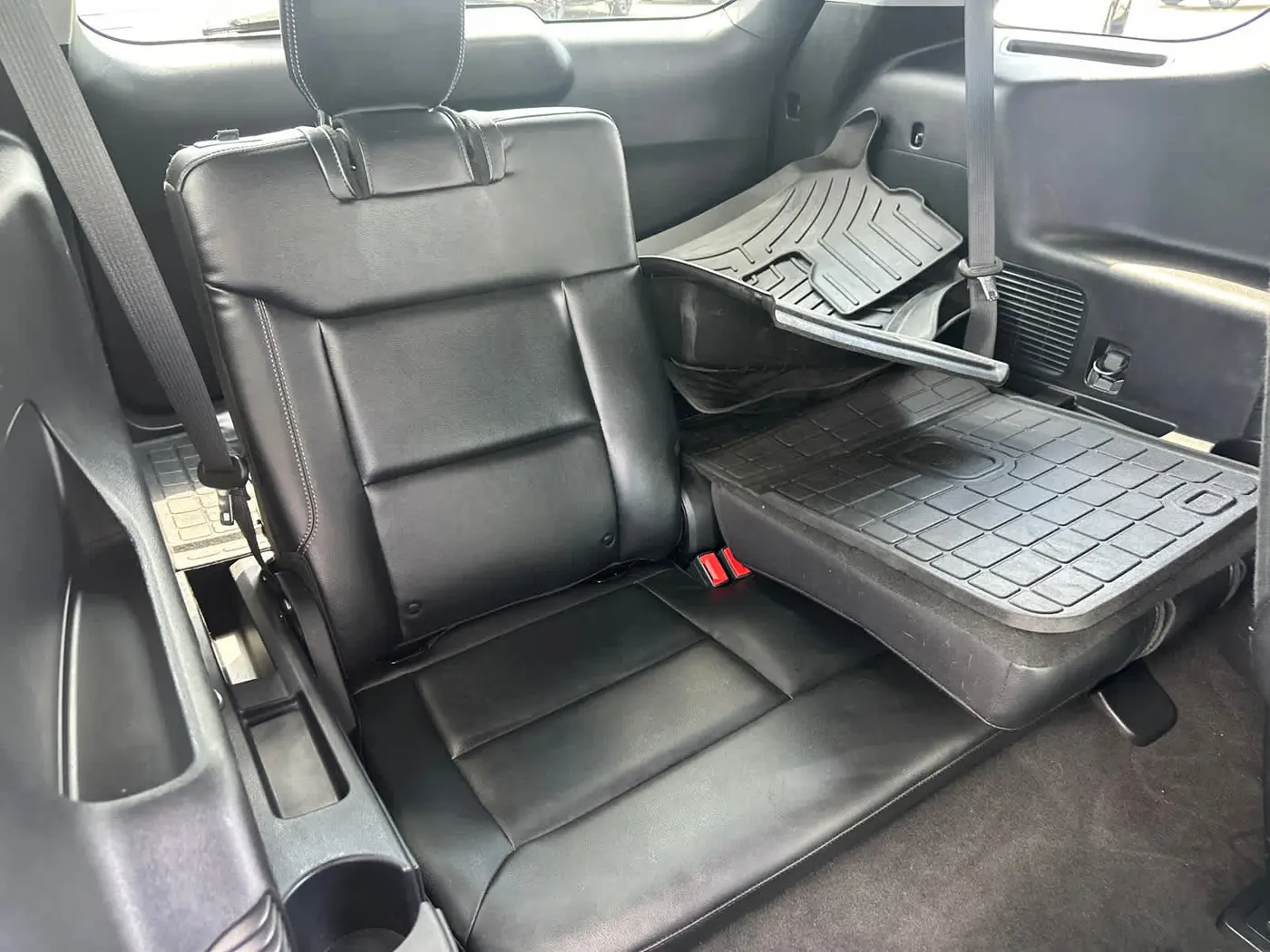 2022 Ford Explorer - $27,990