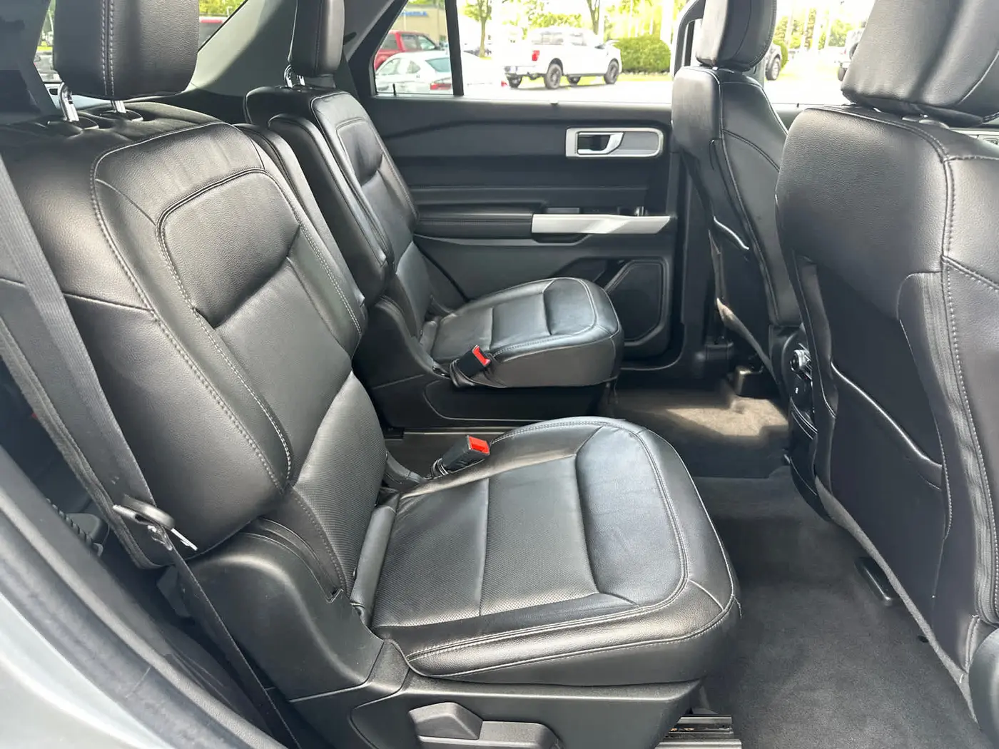 2022 Ford Explorer - $27,990
