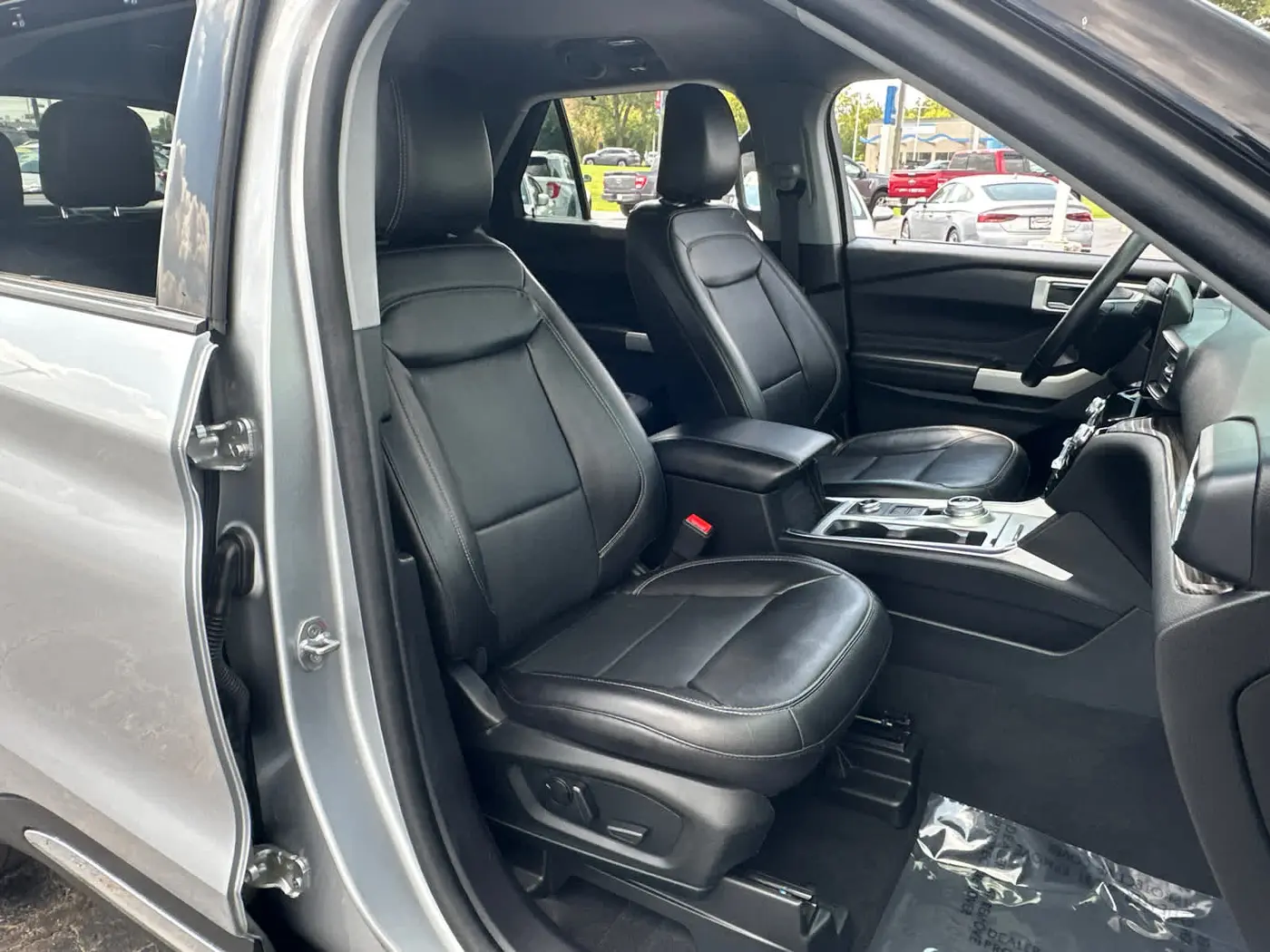 2022 Ford Explorer - $27,990
