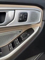 2023 Explorer Thumbnail 15