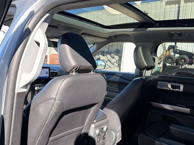 2023 Ford Explorer - $33,990