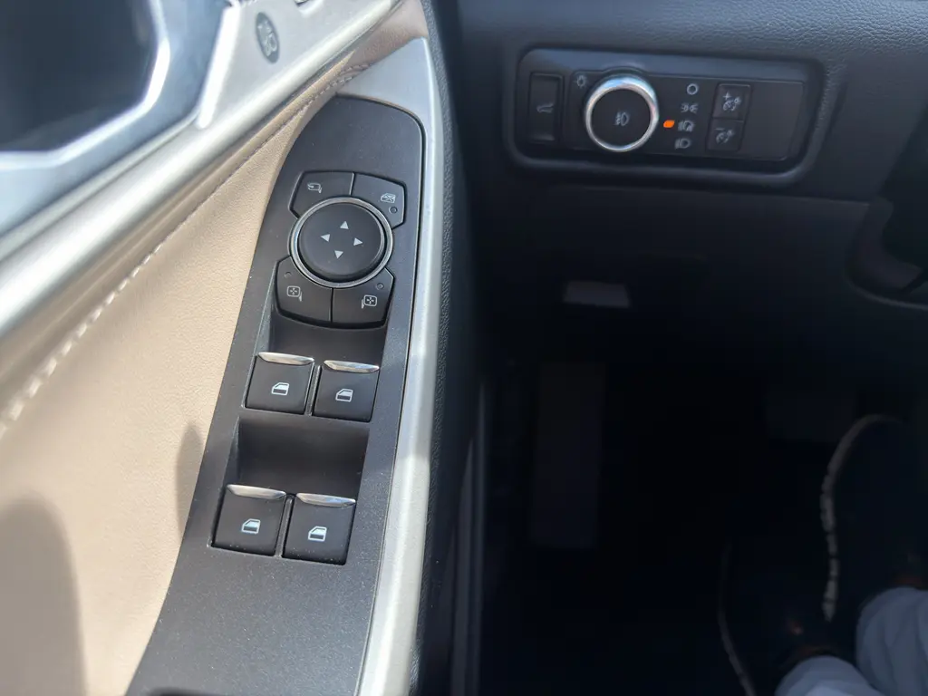 2023 Ford Explorer - $28,995