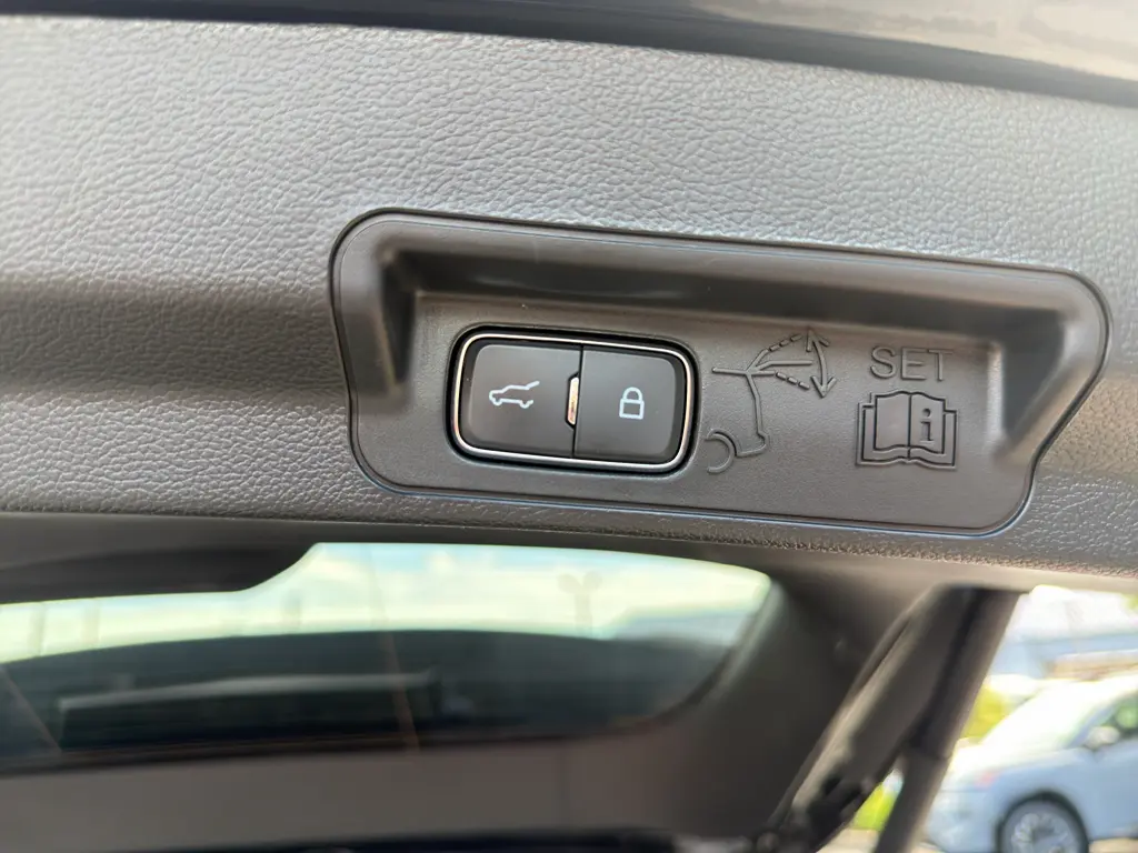 2023 Ford Explorer - $28,995