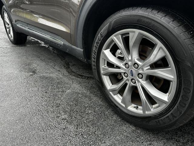 2021 Ford Explorer - $22,900