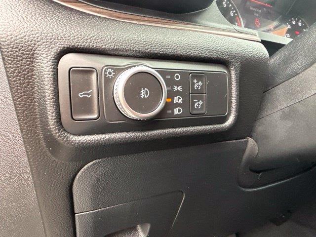 2022 Ford Explorer - $27,999
