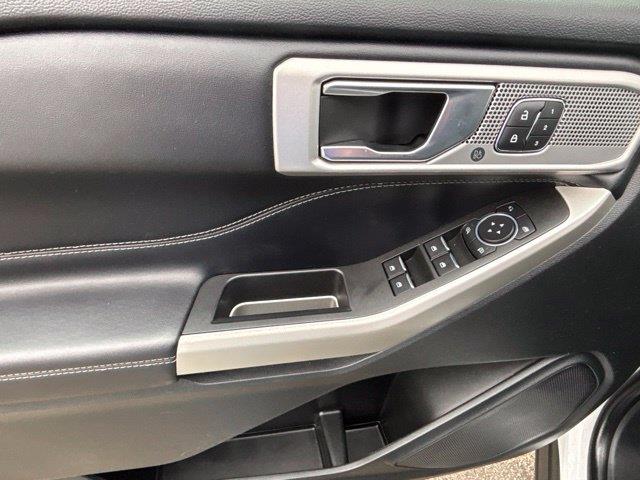 2022 Ford Explorer - $27,999