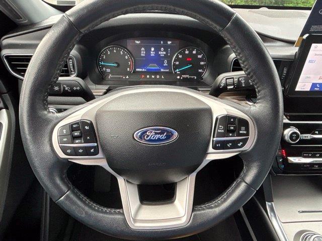 2022 Ford Explorer - $27,999