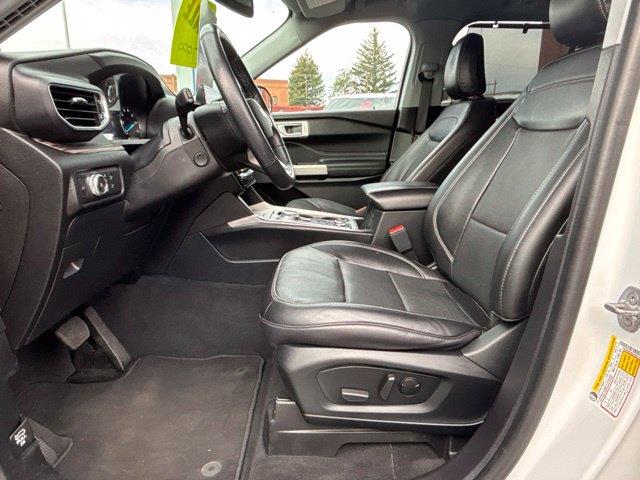 2022 Ford Explorer - $27,999