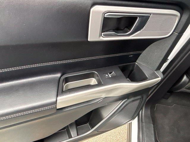 2022 Ford Explorer - $27,999