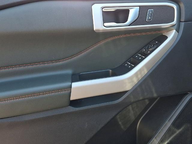 2022 Ford Explorer - $31,997