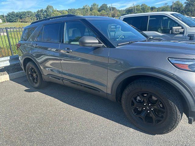 2022 Ford Explorer - $32,995