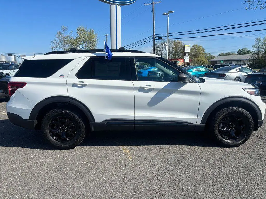 2023 Ford Explorer - $35,995