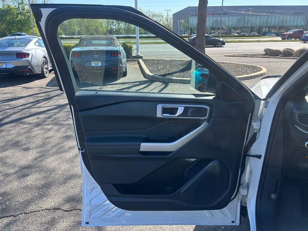 2023 Ford Explorer - $35,995