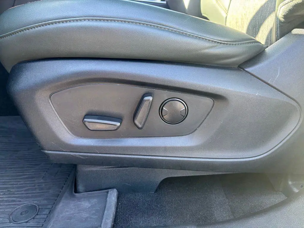 2023 Ford Explorer - $35,995