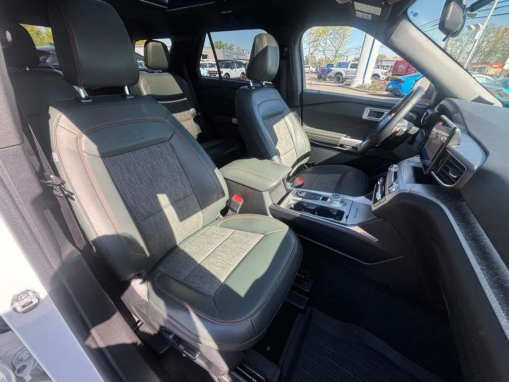 2023 Ford Explorer - $35,995