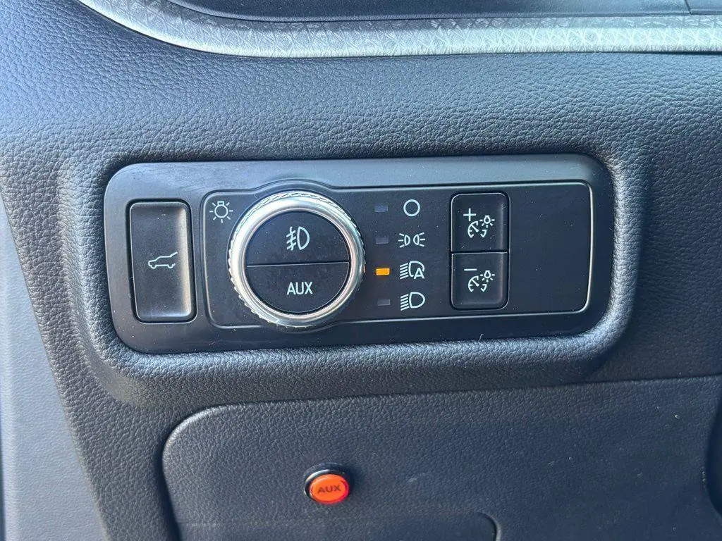 2023 Ford Explorer - $35,995