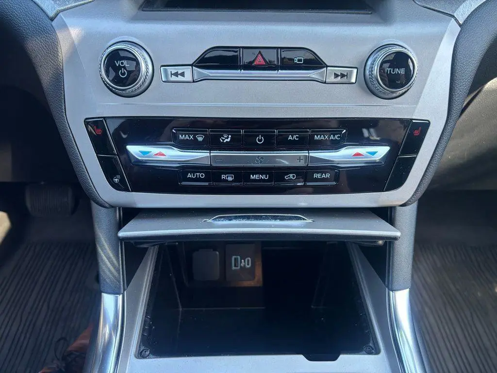 2023 Ford Explorer - $35,995