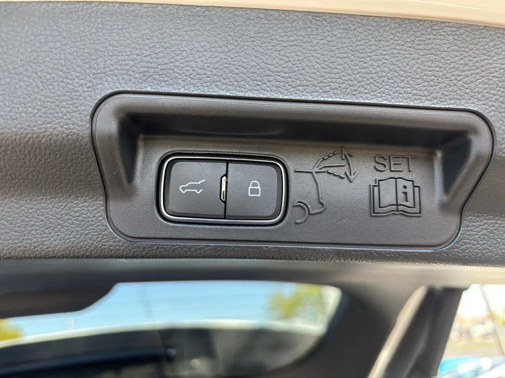 2023 Ford Explorer - $35,995