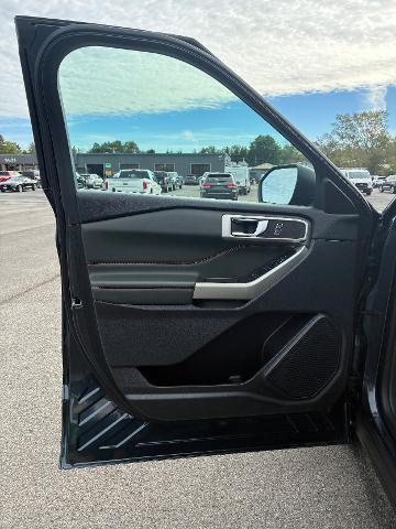 2023 Ford Explorer - $35,900