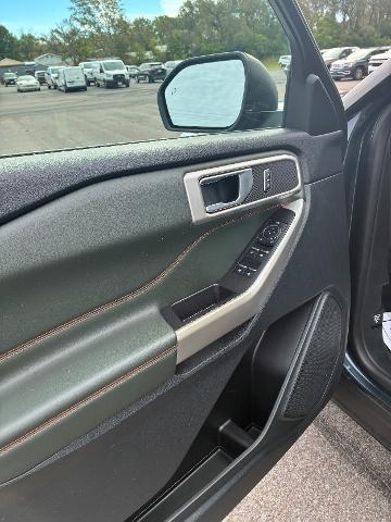 2023 Ford Explorer - $35,900