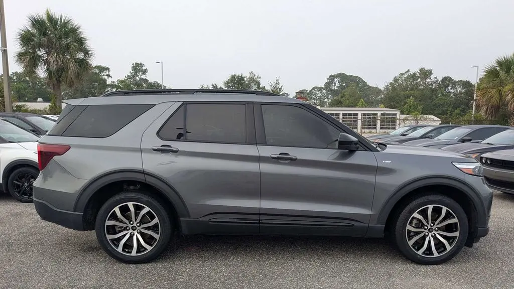 2022 Ford Explorer ST-Line