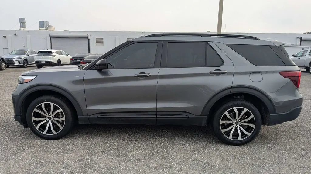 2022 Ford Explorer ST-Line