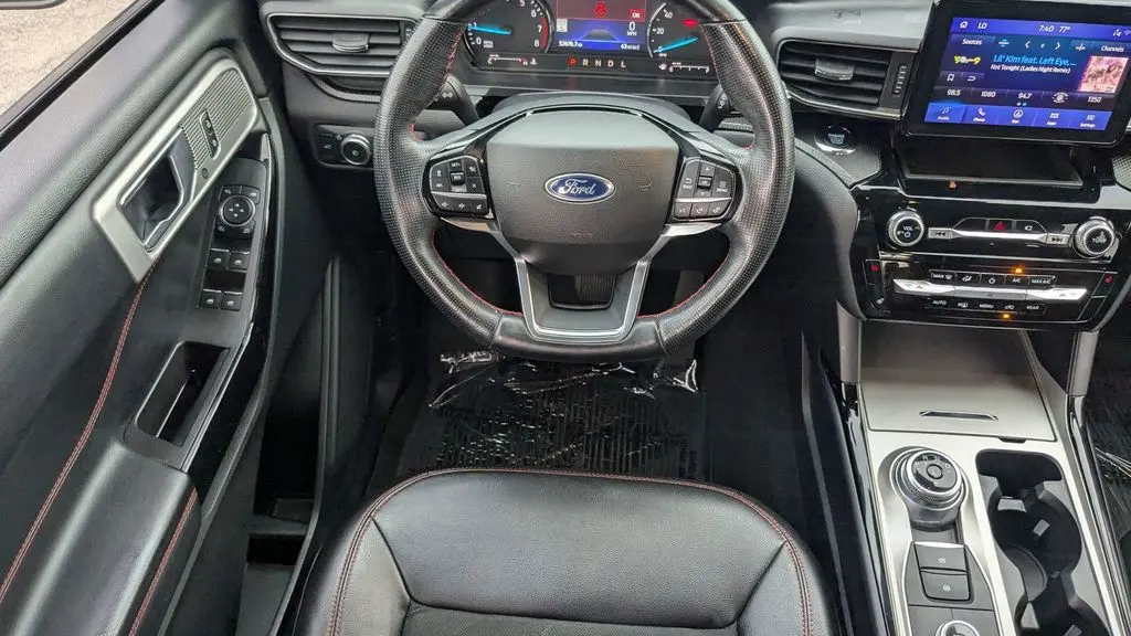 2022 Ford Explorer ST-Line