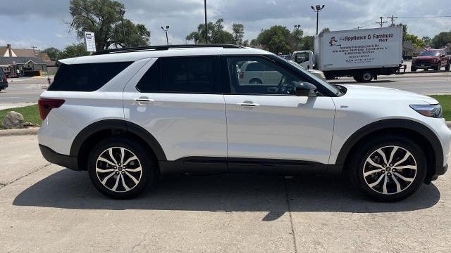 2023 Ford Explorer ST-Line