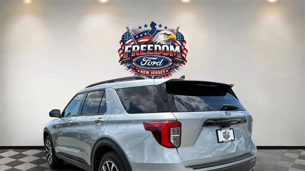 2023 Ford Explorer ST-Line